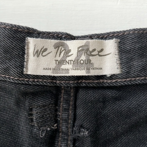 FREE PEOPLE 24 black hidden button fly shorts - Picture 4 of 7